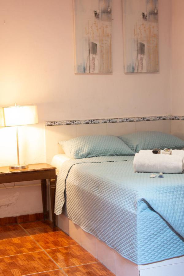 Velvet Hostal La Novena سانتا آنا المظهر الخارجي الصورة