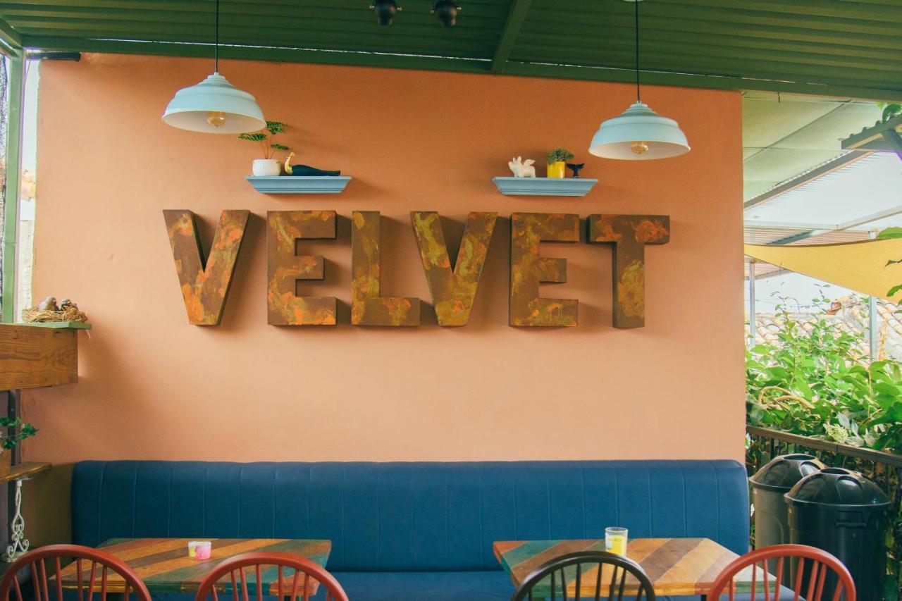 Velvet Hostal La Novena سانتا آنا المظهر الخارجي الصورة