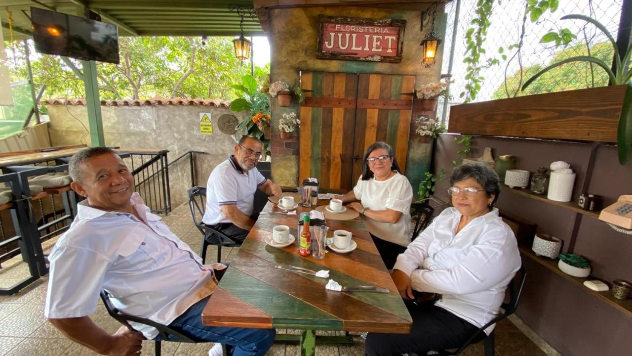 Velvet Hostal La Novena سانتا آنا المظهر الخارجي الصورة
